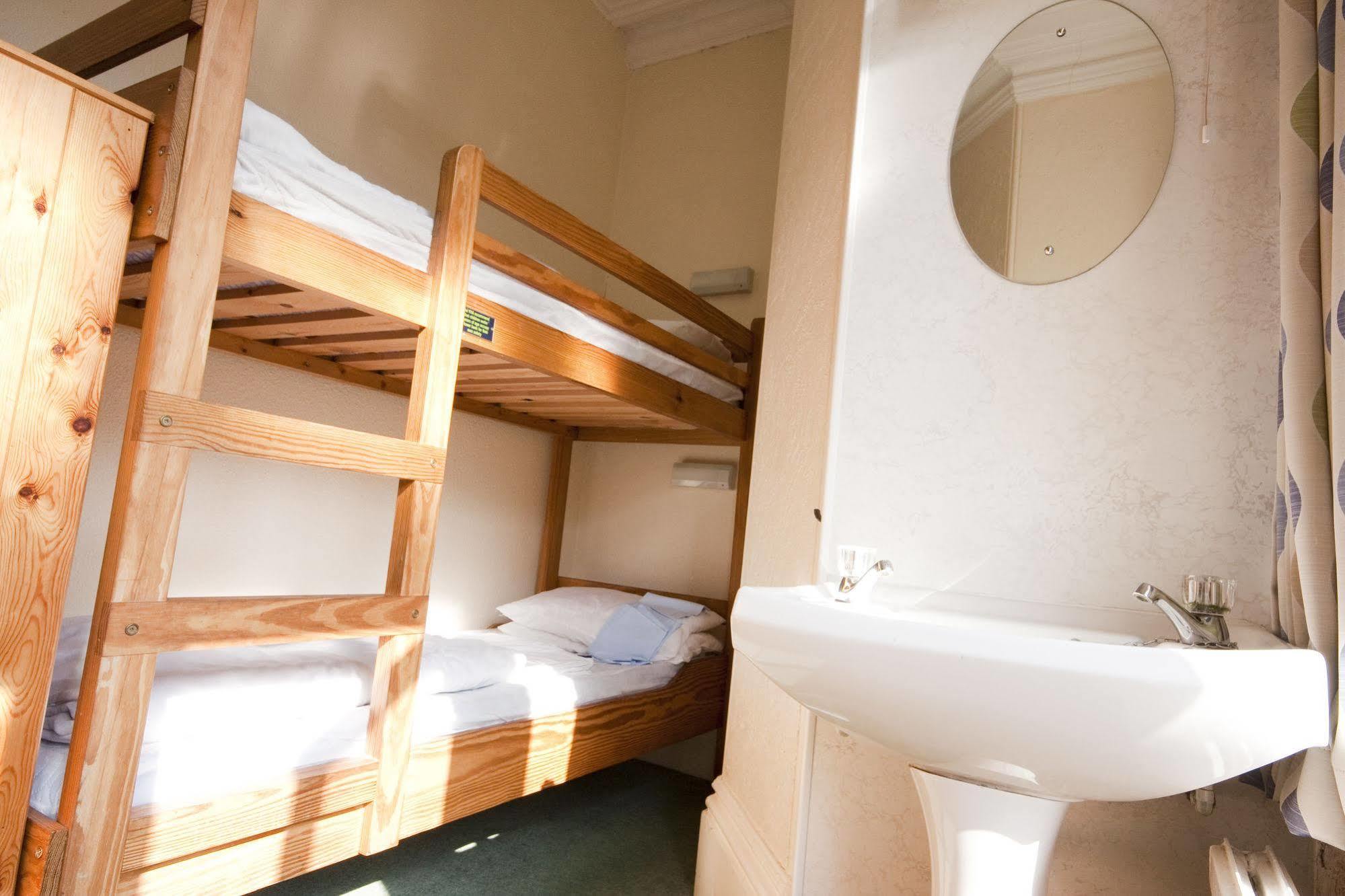 Yha Eyam Hostel Eksteriør bilde