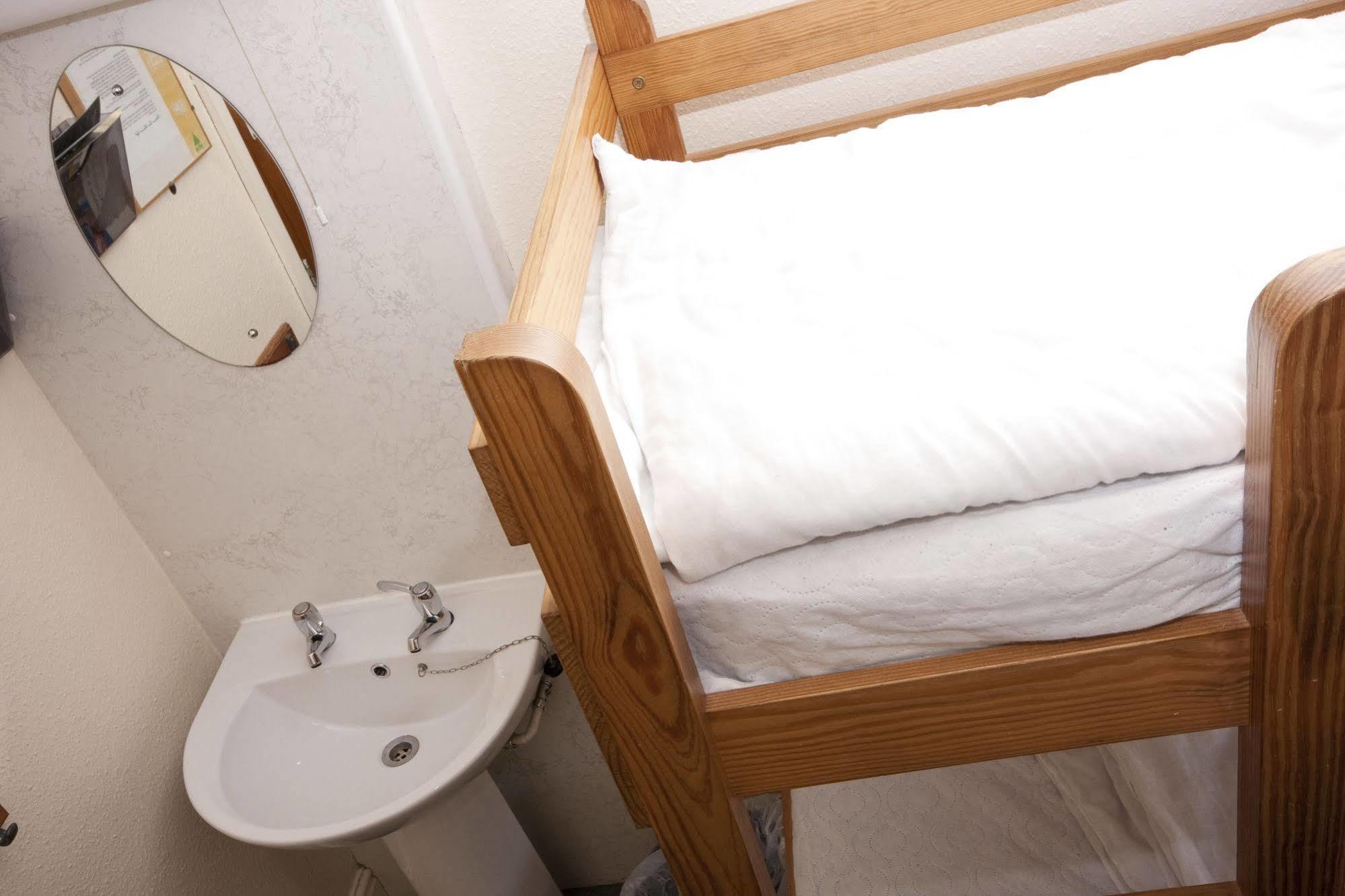 Yha Eyam Hostel Eksteriør bilde